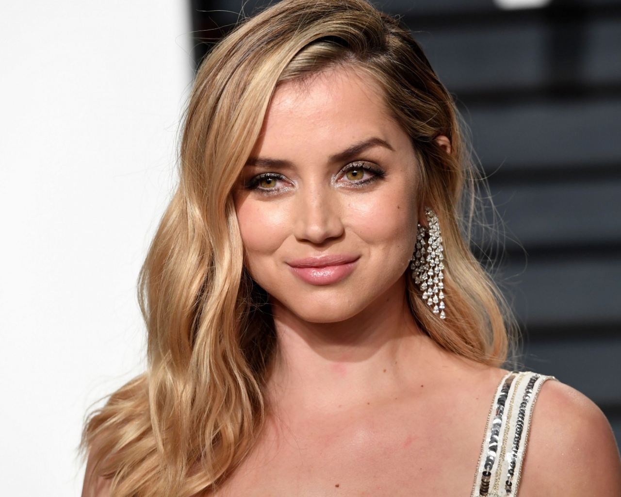 Красивая кубино - испанская актриса Ана де Армас 