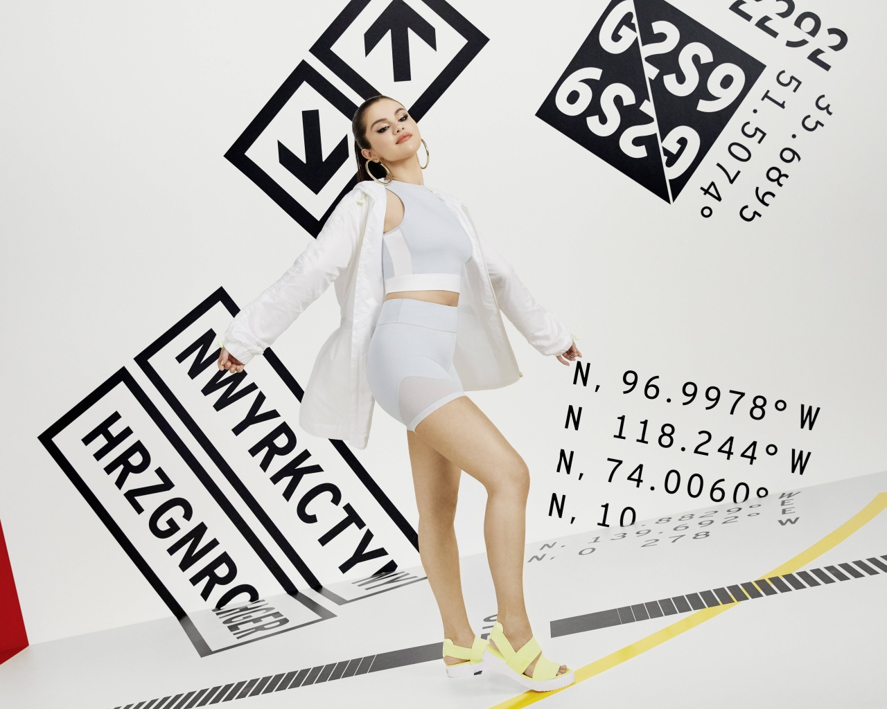 Красивая спортивная девушка, актриса Селена Гомез