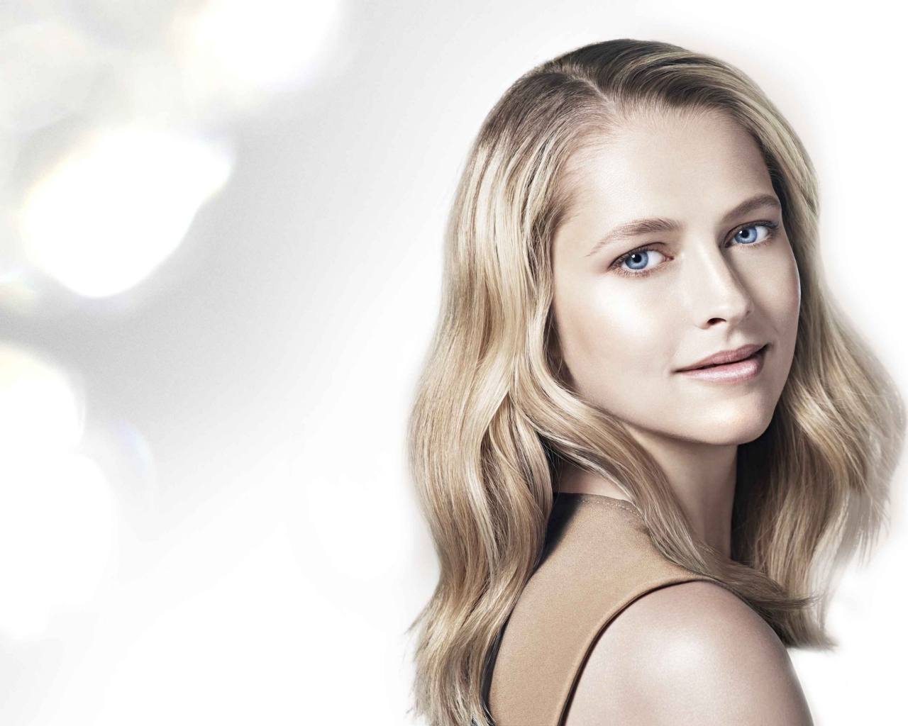 Красивая голубоглазая блондинка, актриса Тереза Палмер