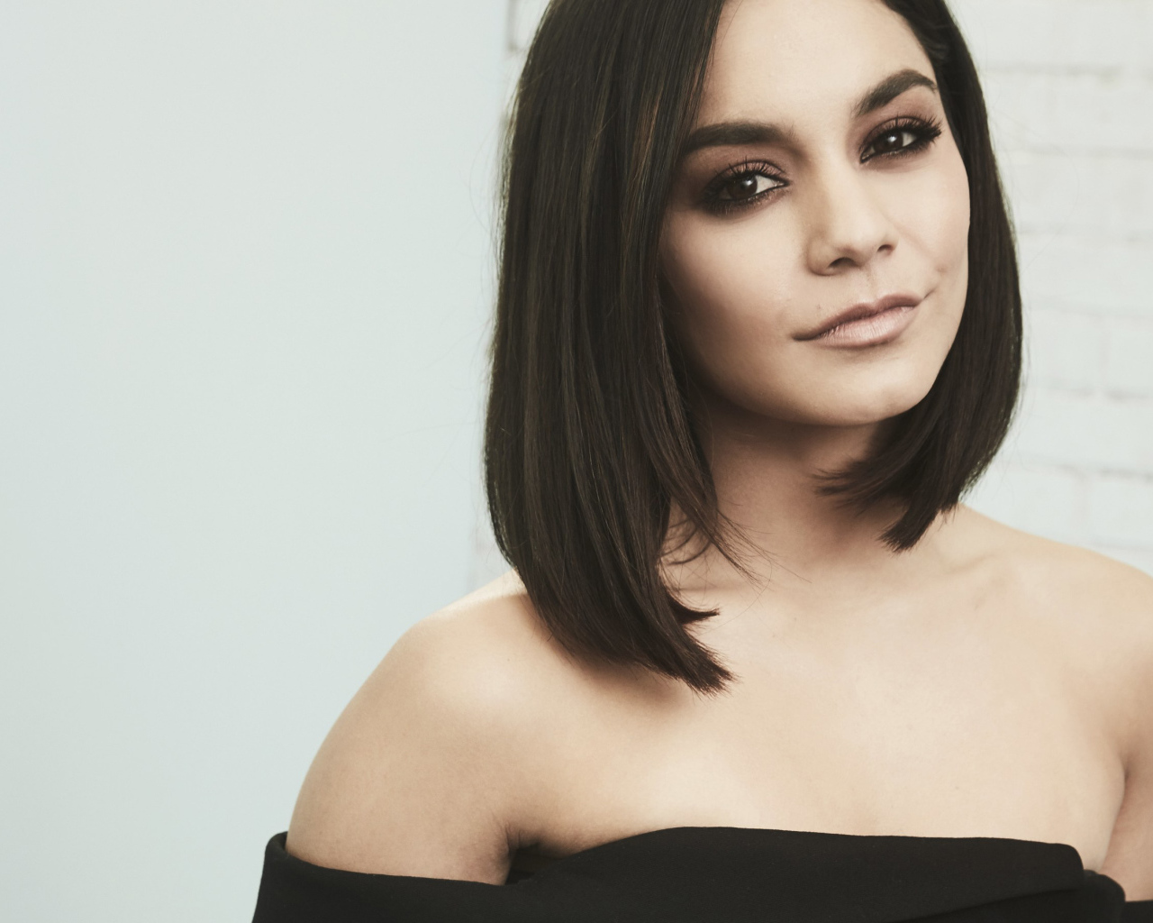 Красивая кареглазая девушка, актриса Ванесса Хадженс