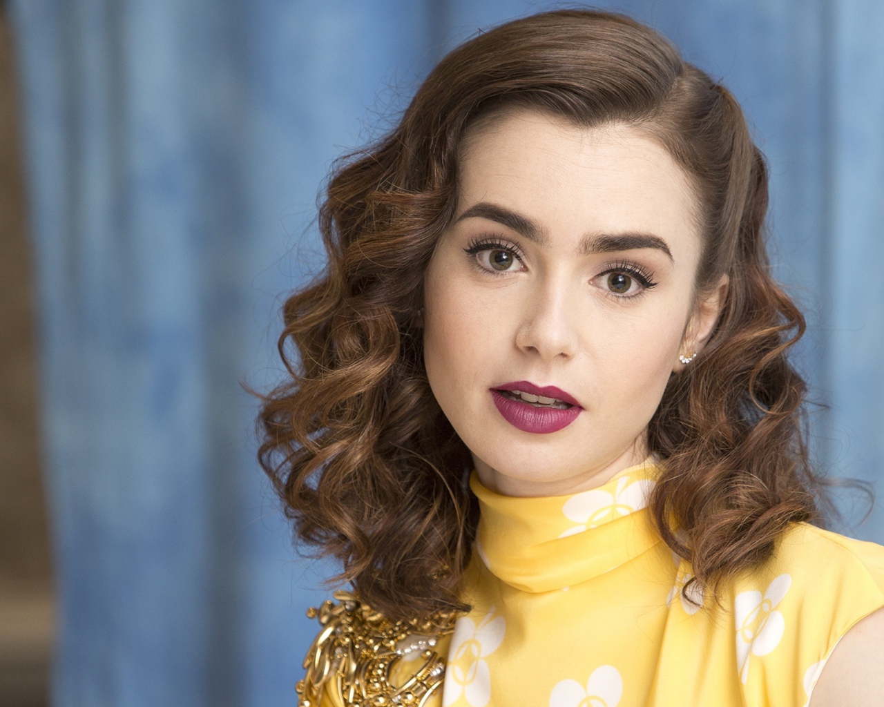 Красивая девушка, актриса Лили Коллинз