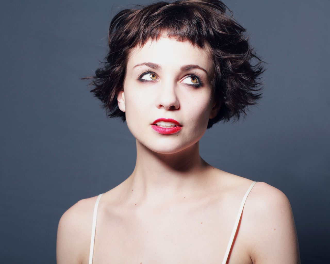 Яркая девушка с короткой стрижкой, актриса Таппенс Мидлтон 