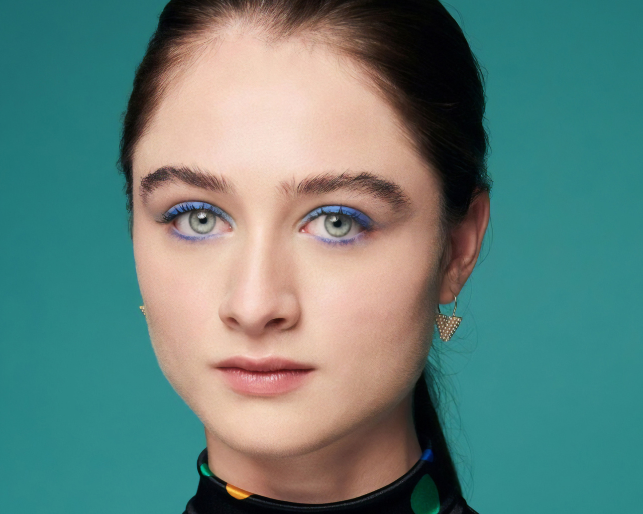 Лицо красивой молодой актрисы Рэффи Кэссиди