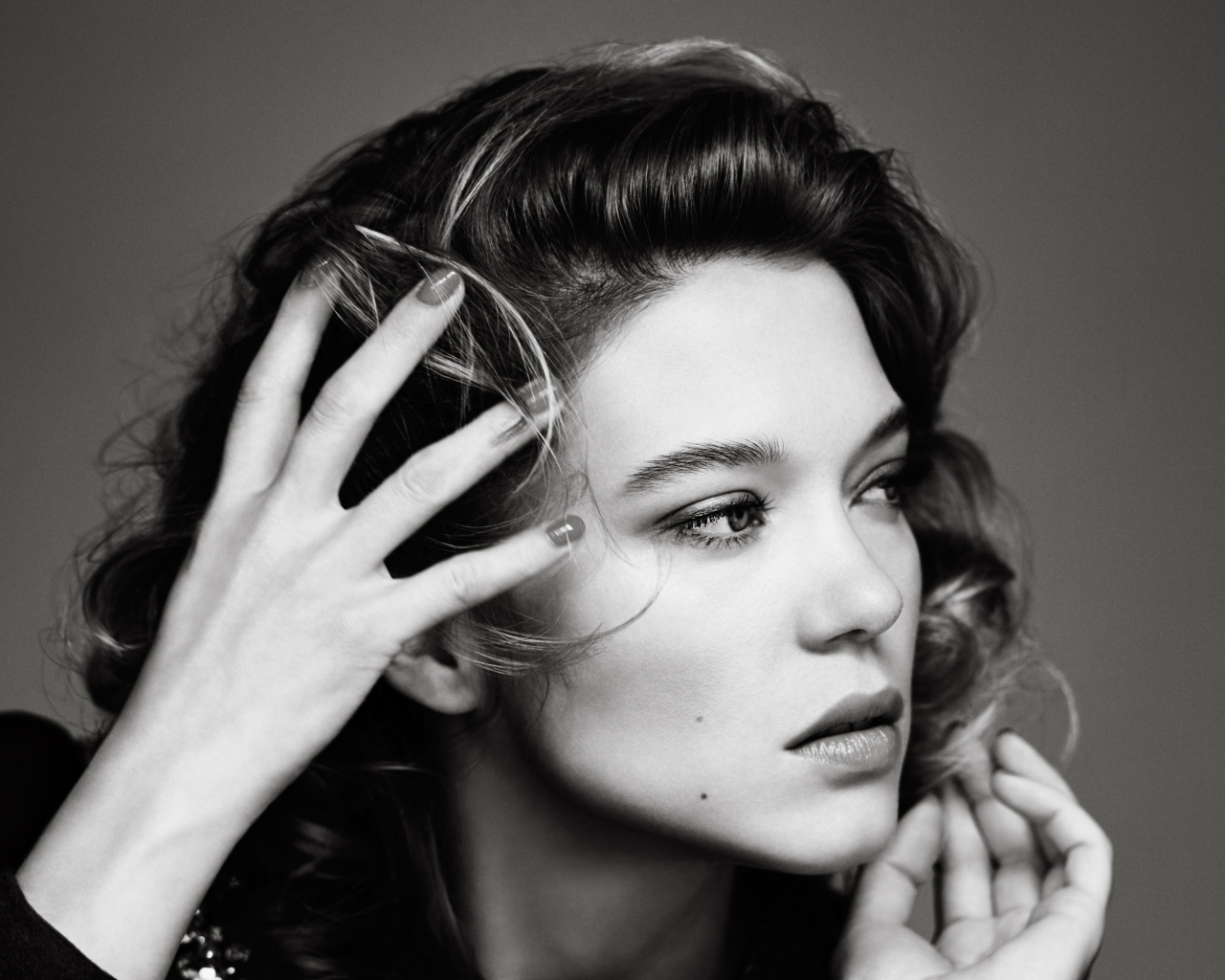 Французская актриса Леа Сейду  черно белое фото