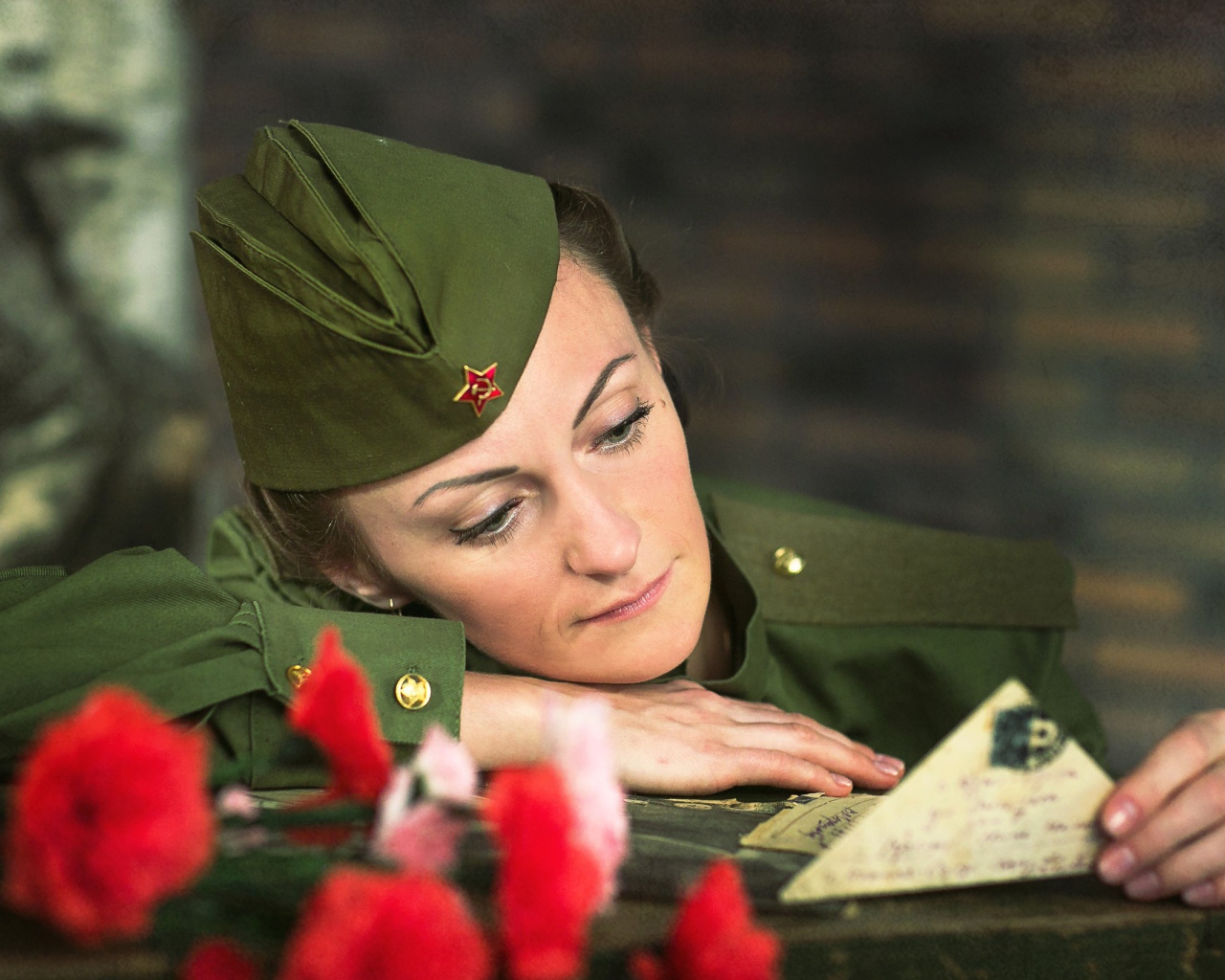 Girl in uniform with a bouquet of carnations and a letter for May 9