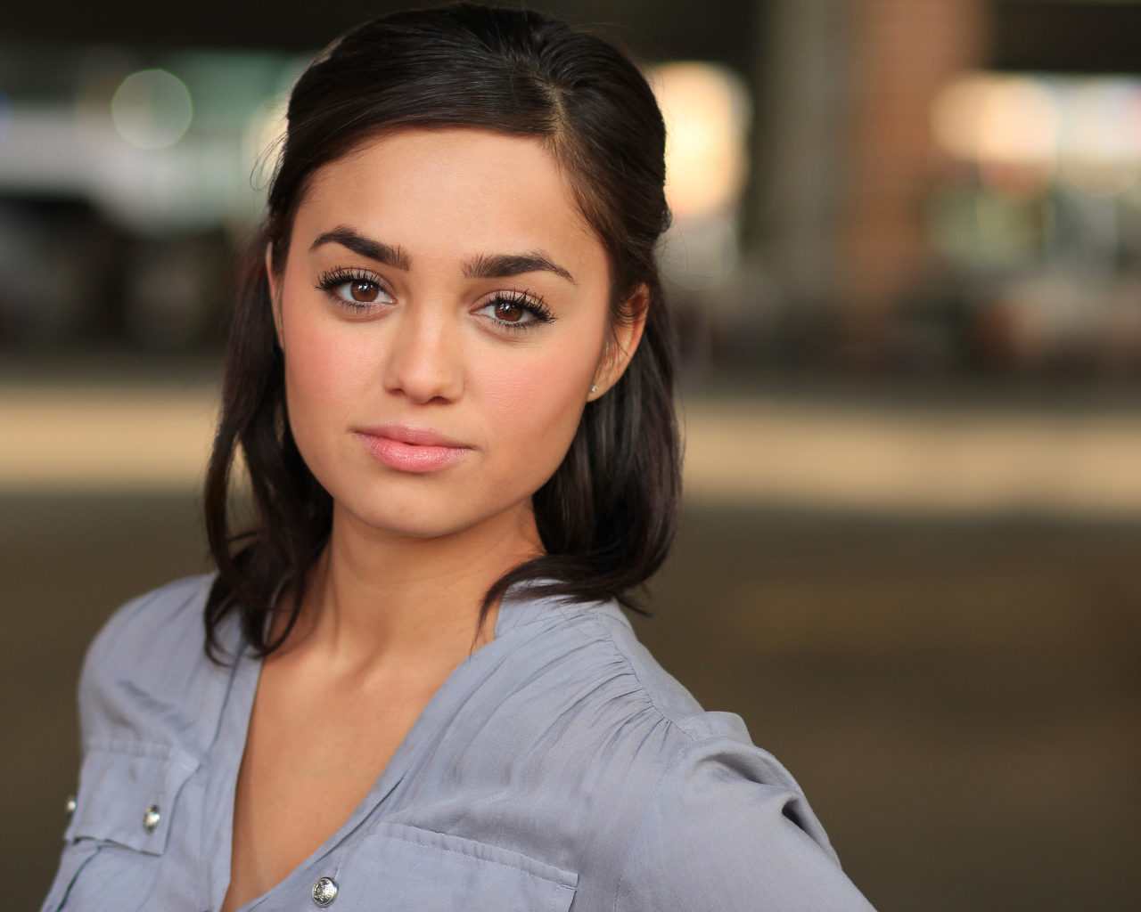 Индийская актриса Шази Раджа с карими глазами 