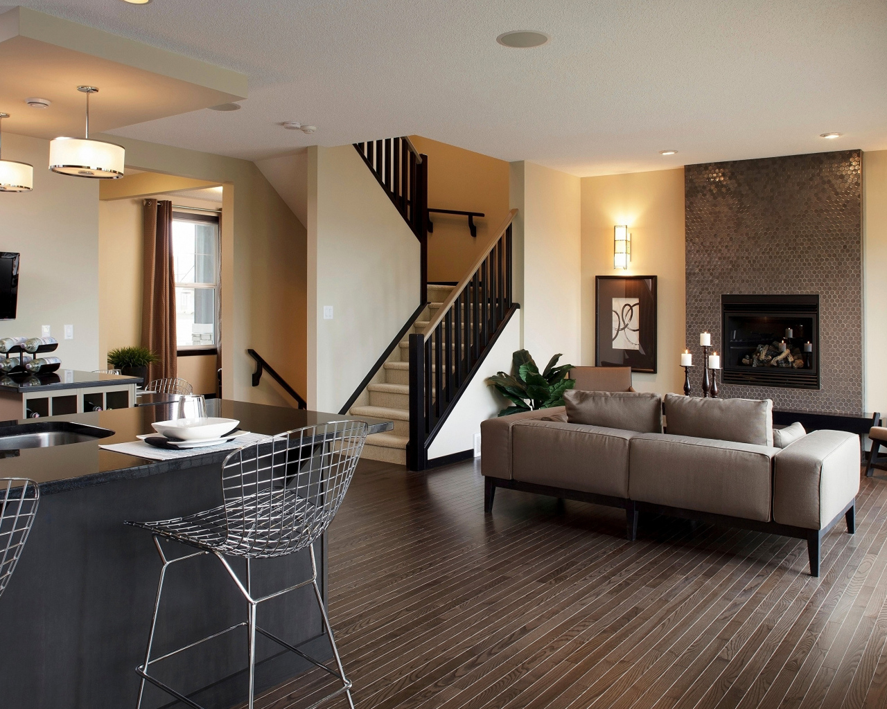 Гостиная с диваном совмещенная с кухней 