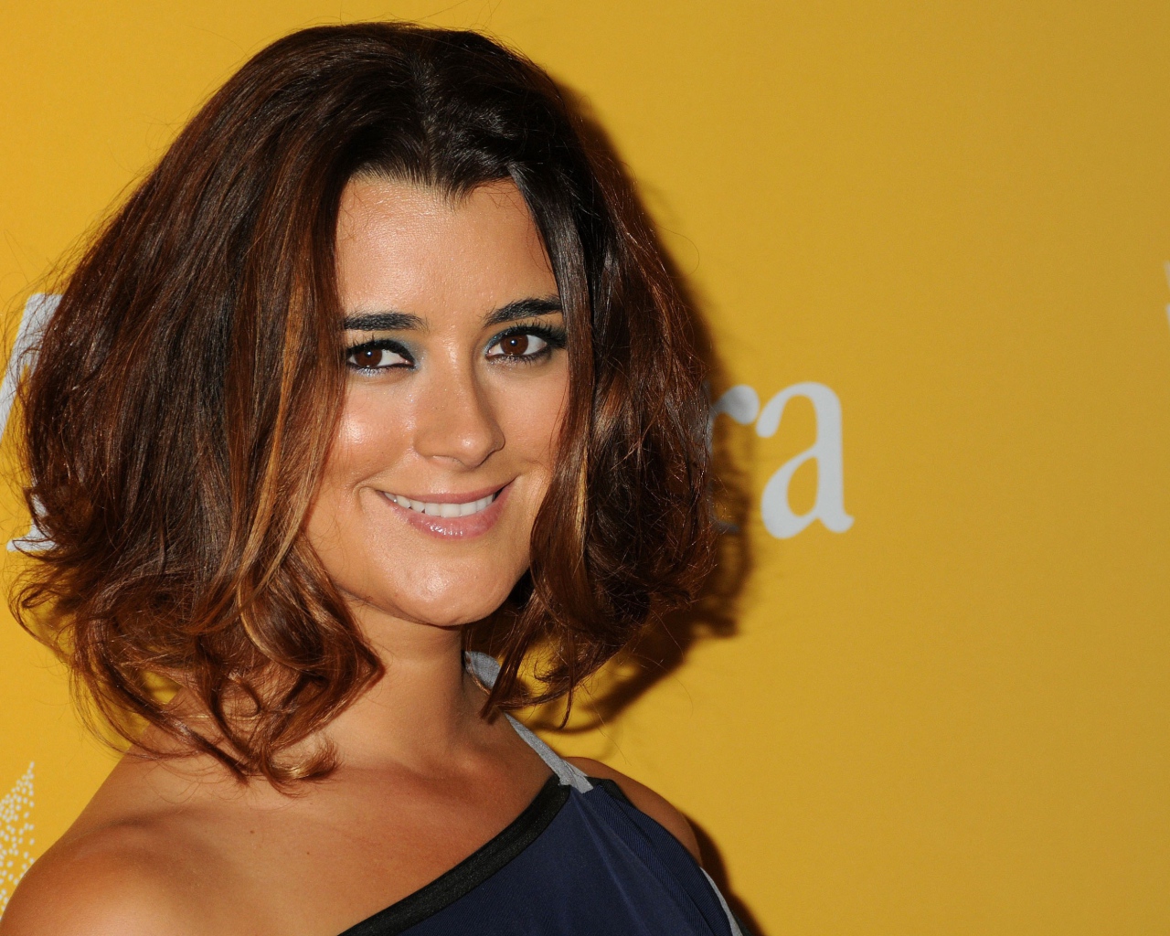 Улыбающаяся актриса Коте де Пабло 