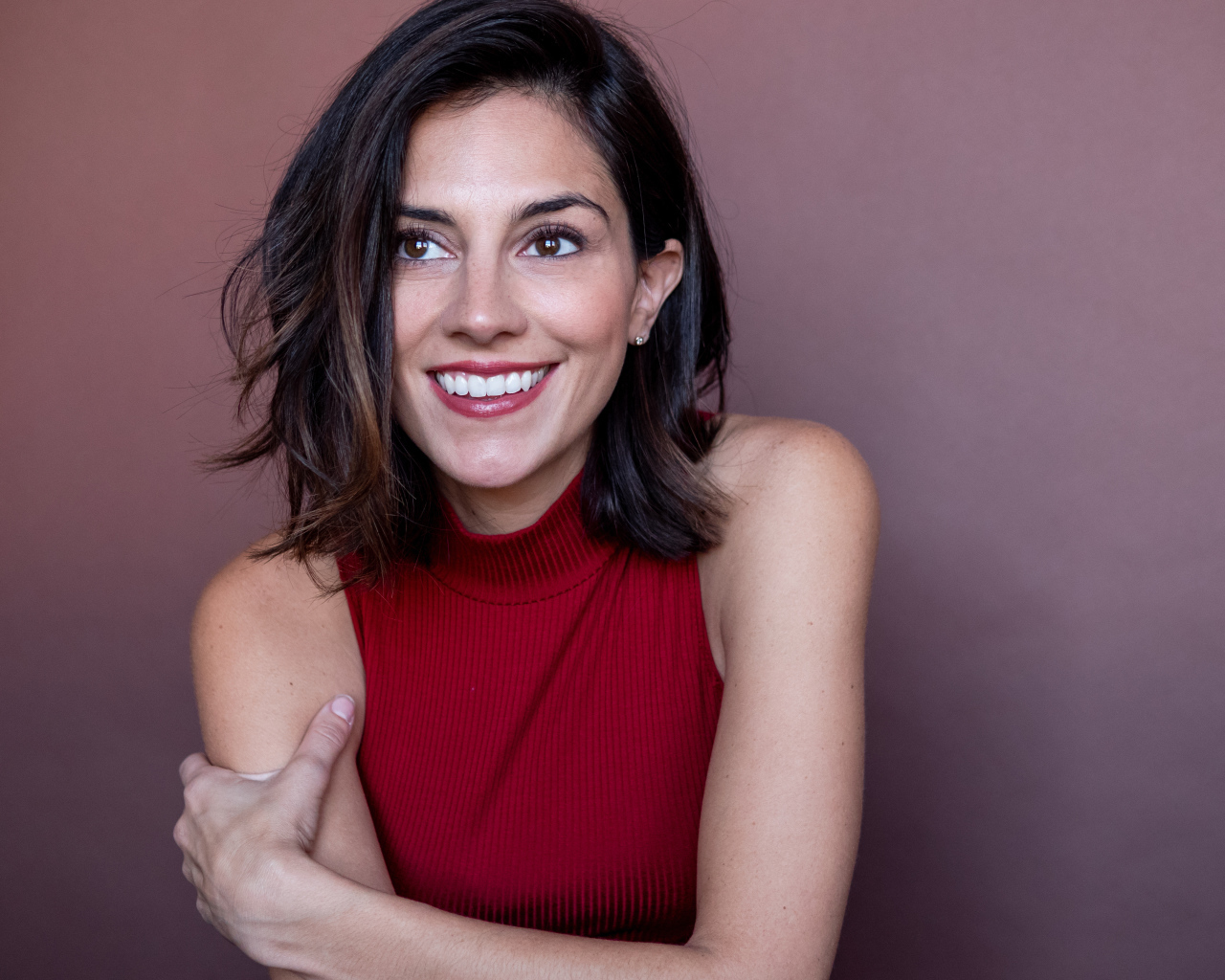 Улыбающаяся актриса Мелани Миничино