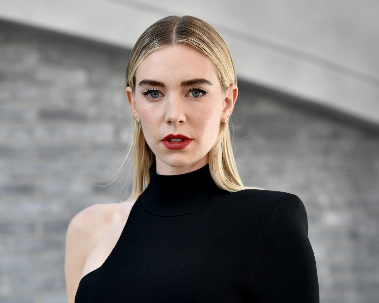 Стильная девушка, английская актриса Ванесса Кирби