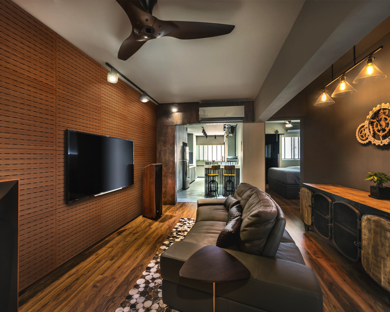 Стильная гостиная с коричневым интерьером