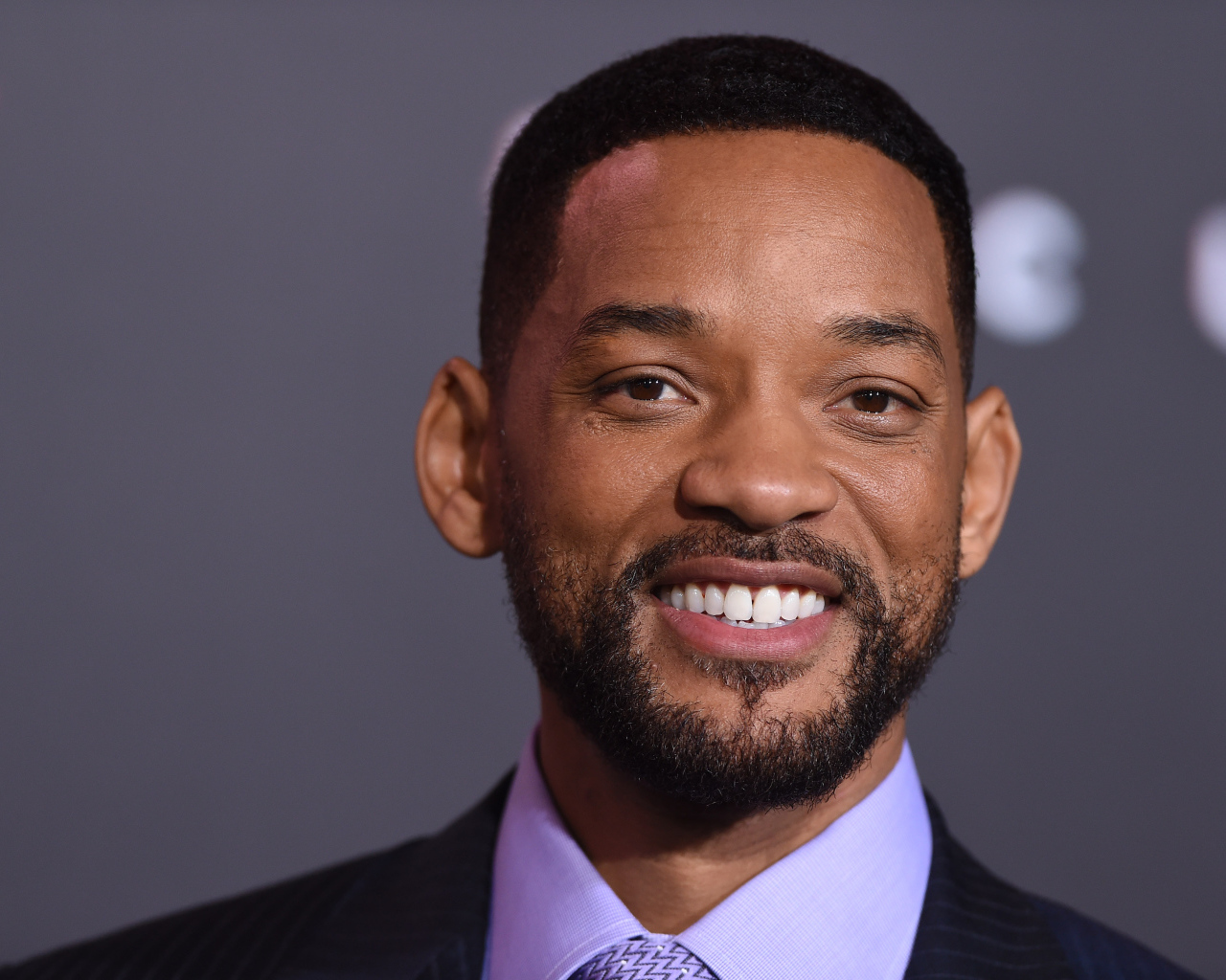 Стильный улыбающийся мужчина, актер Уилл Смит 