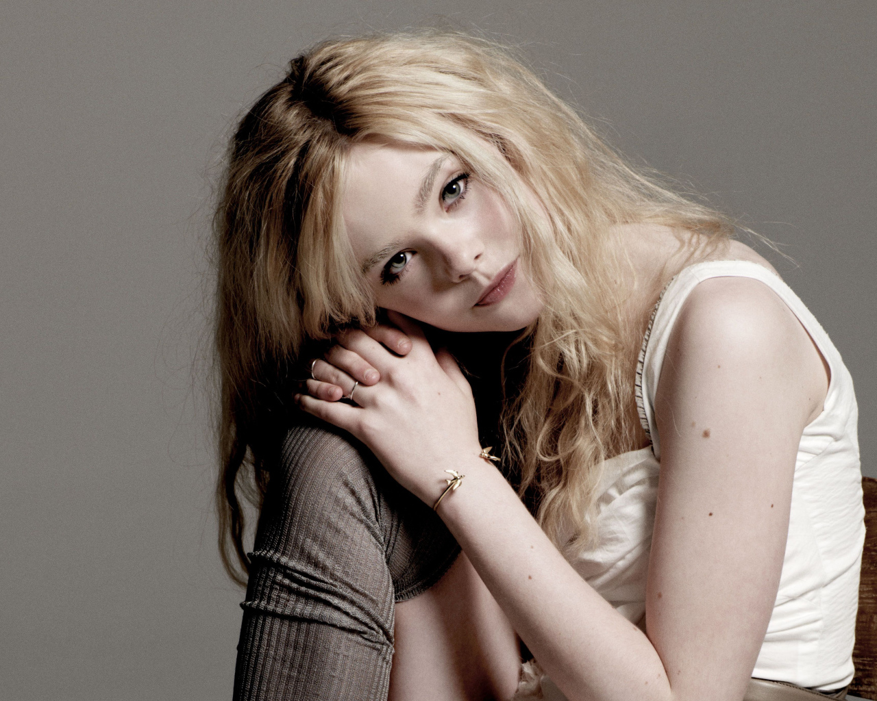 Нежная девушка блондинка, актриса Эль Фаннинг