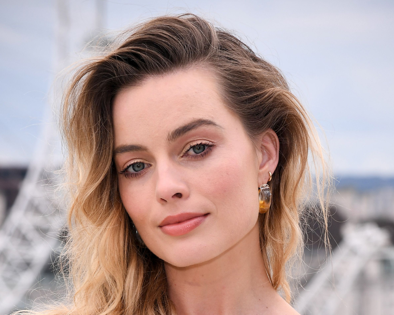 Лицо актрисы Марго Робби крупным планом