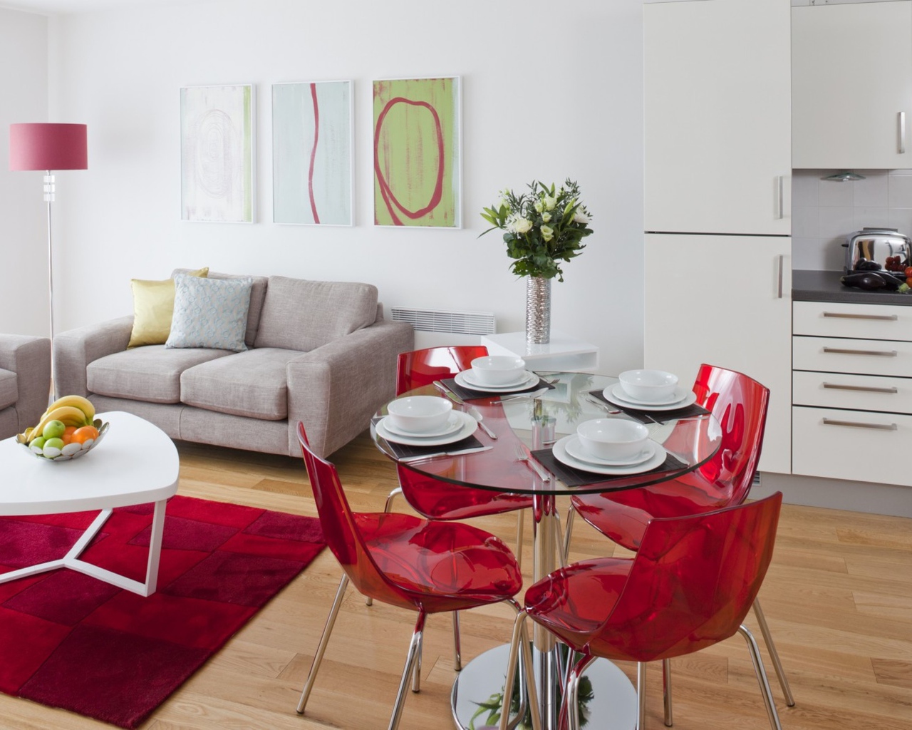 Интерьер кухни совмещен с гостиной комнатой