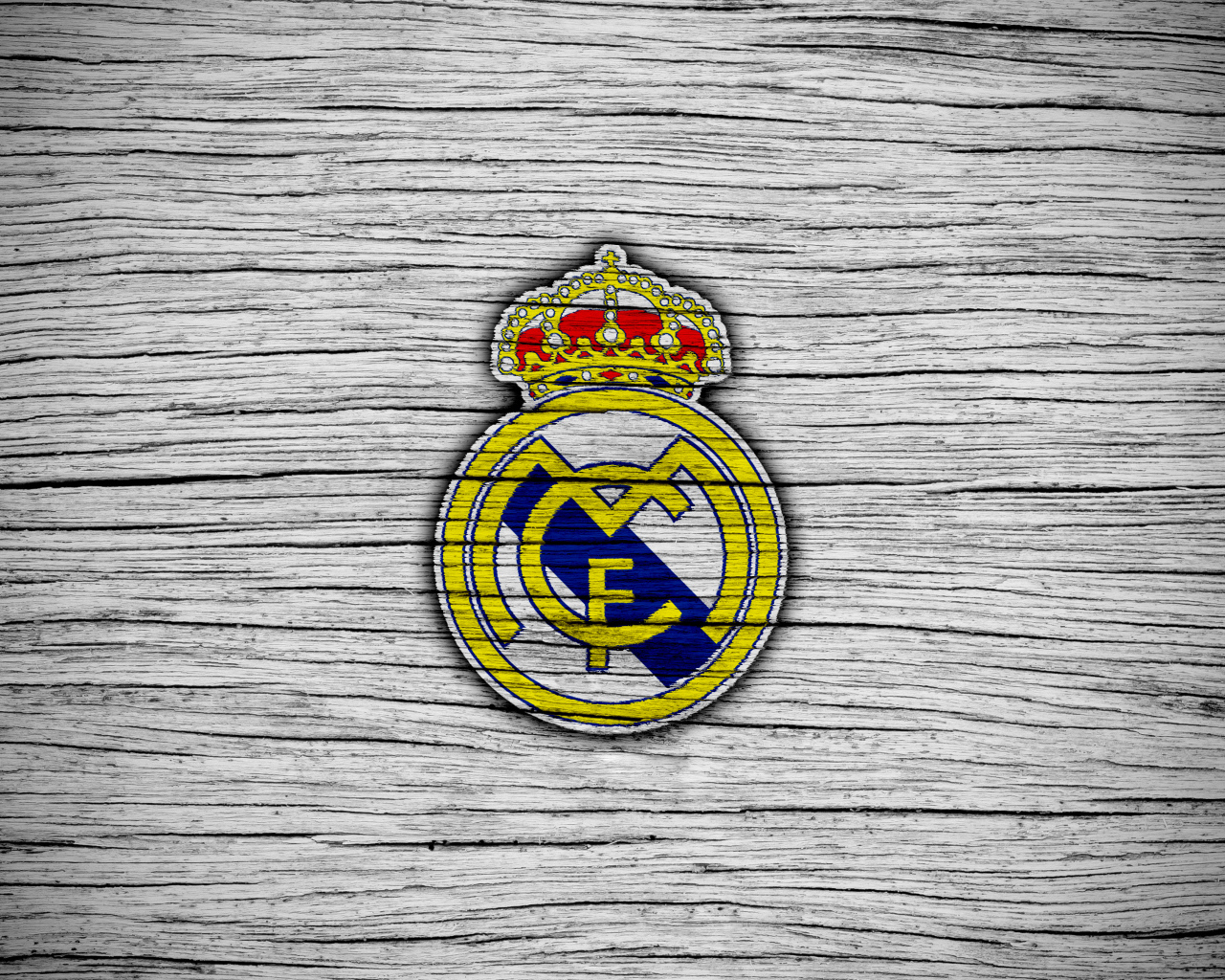 Логотип футбольного клуба Реал Мадрид на сером фоне