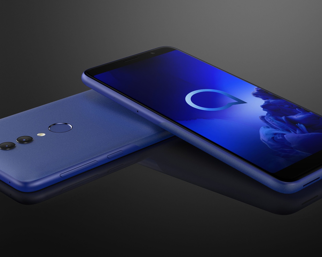 Два тонких смартфона Alcatel 1 на сером фоне