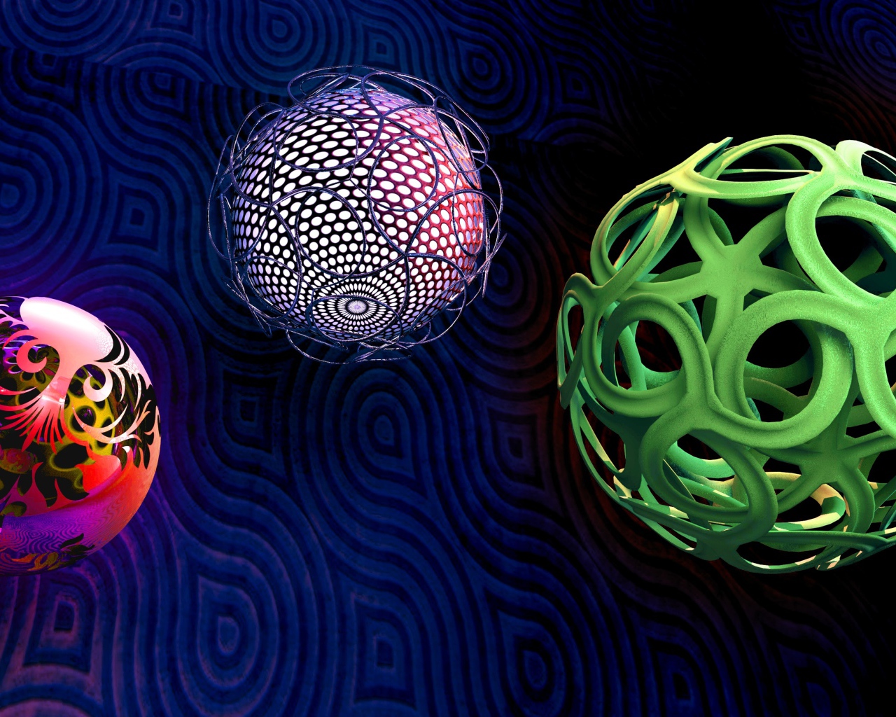 Необычные фигурные шары на синем фоне