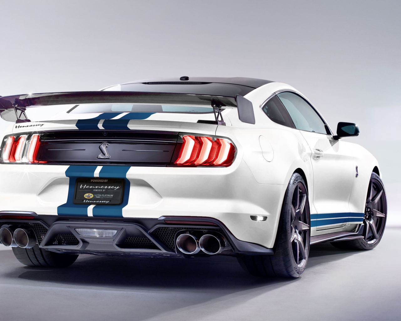 Спортивный автомобиль Hennessey GT500 Venom 1000, 2020 года вид сзади