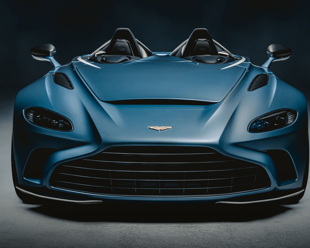 Автомобиль Aston Martin V12 Speedster 2020 года на сером фоне
