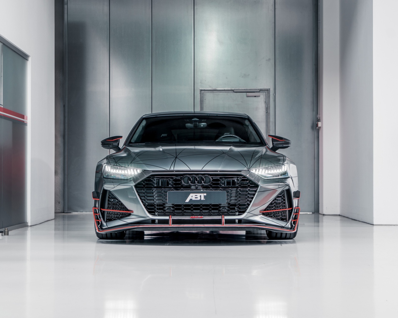 Автомобиль ABT RS7-R 2020 года в гараже 