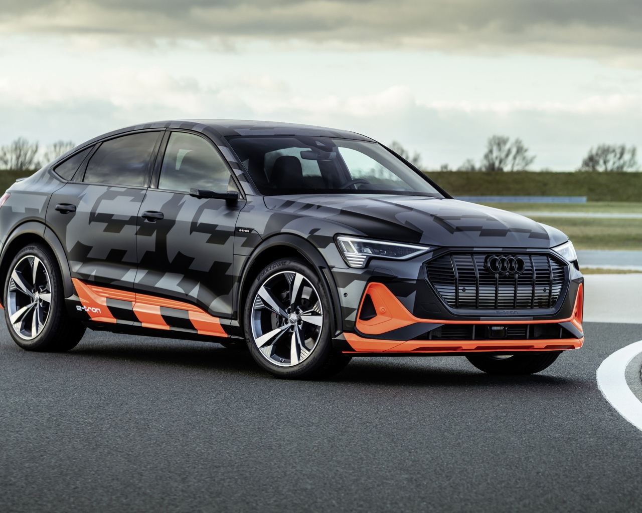 Спортивный автомобиль Audi E-Tron S Sportback Prototype 2020 года