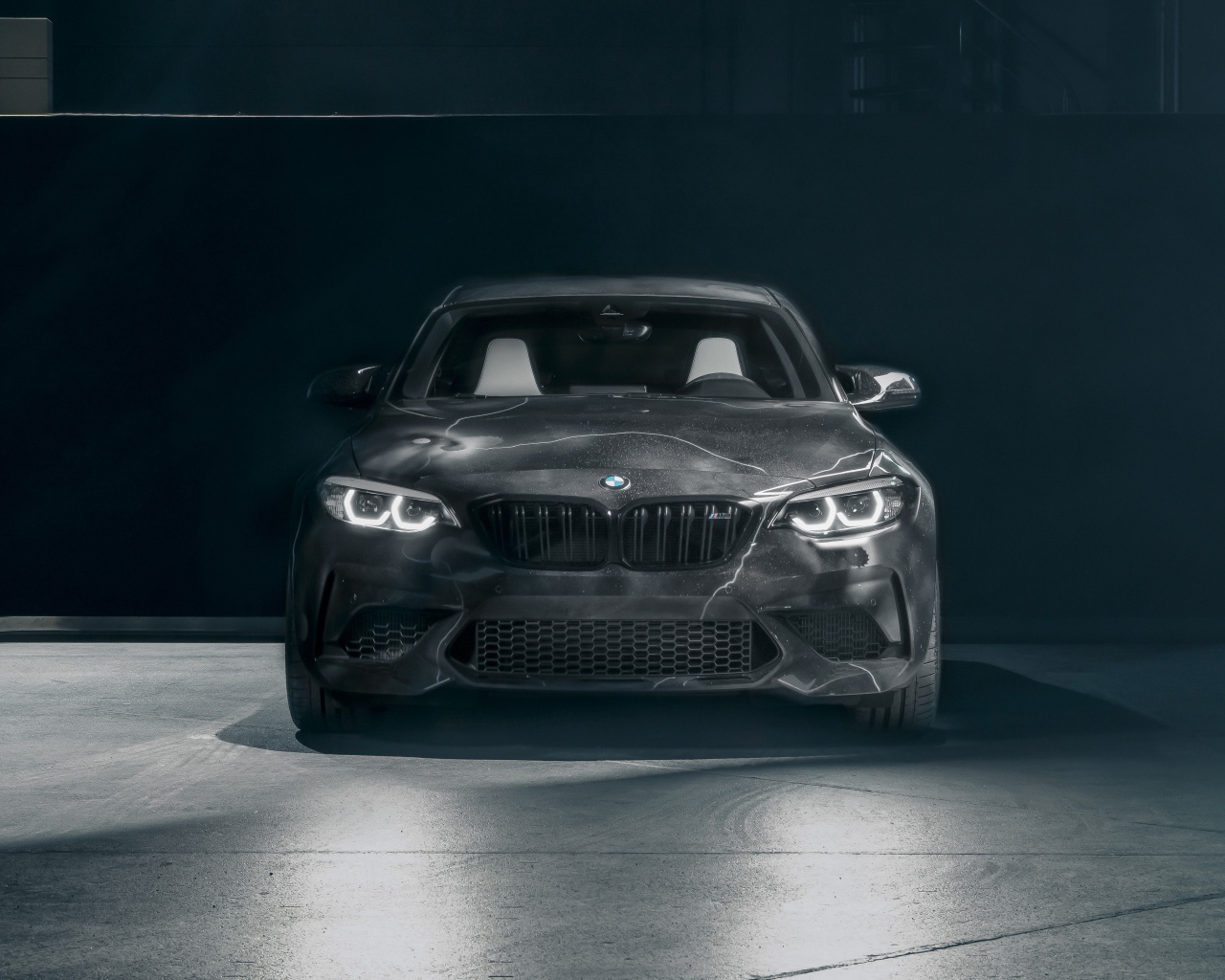 Автомобиль  BMW M2, 2020 года вид спереди