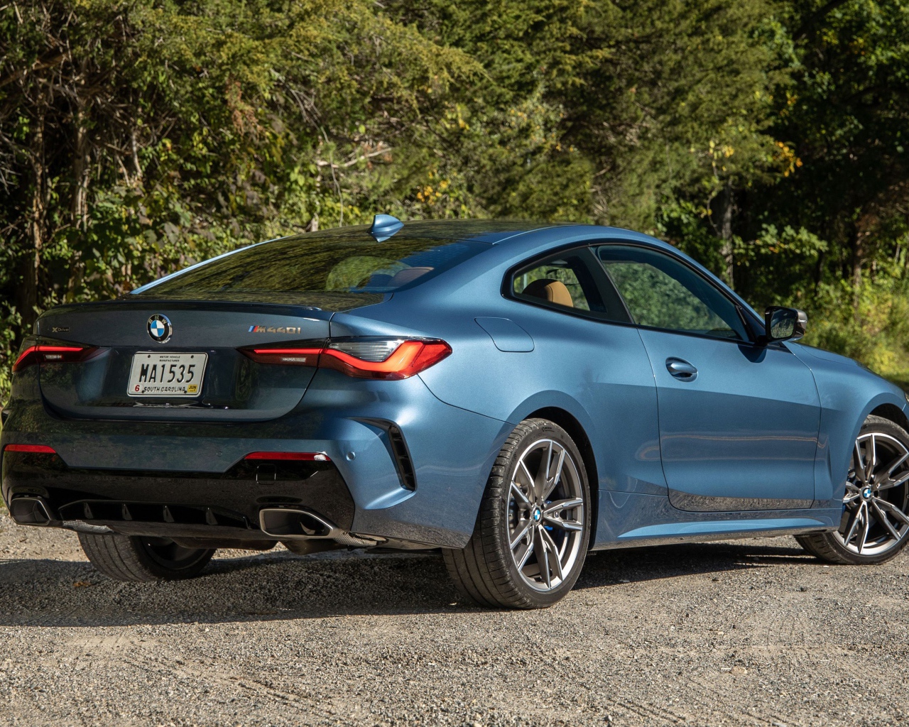 Автомобиль  BMW M440i XDrive Coupe, 2021 года вид сбоку