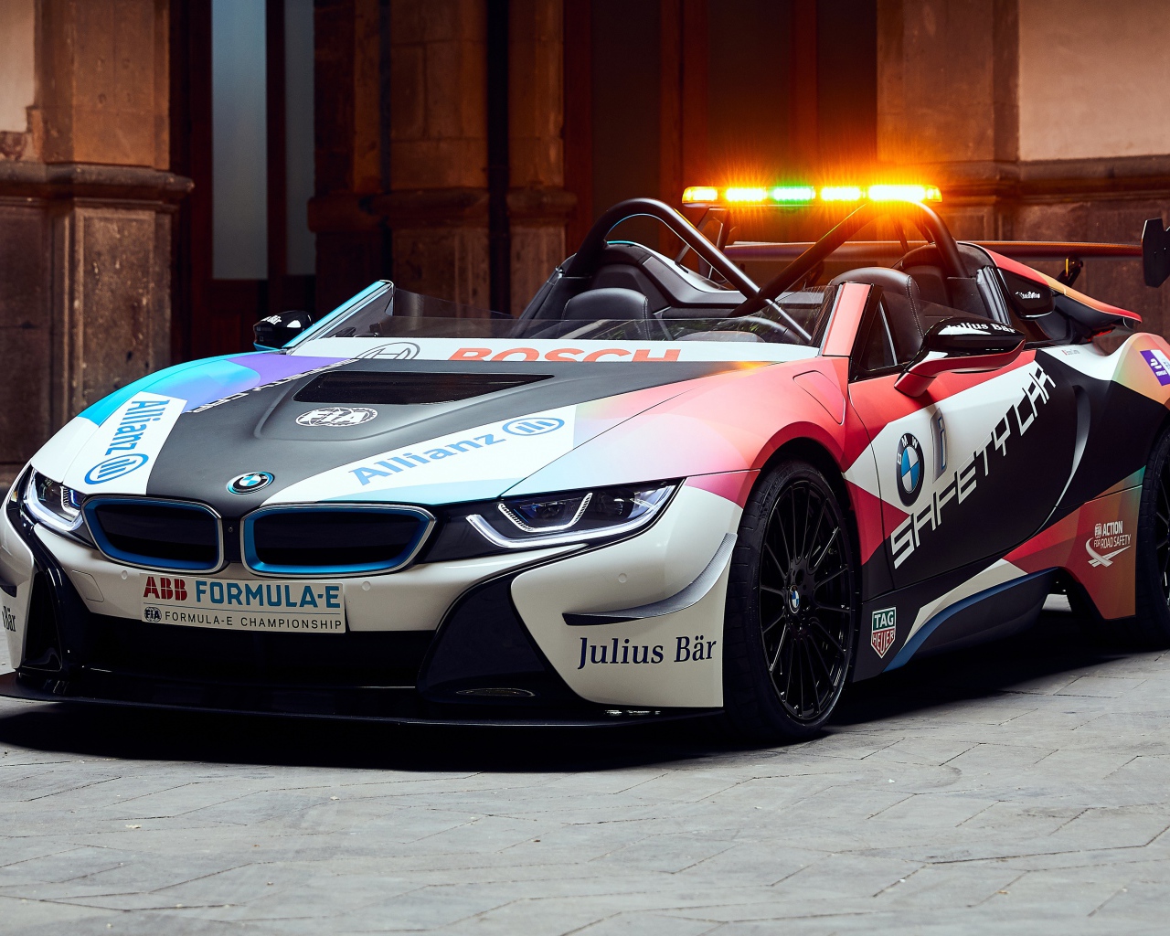 Гоночный автомобиль BMW I8 Roadster 