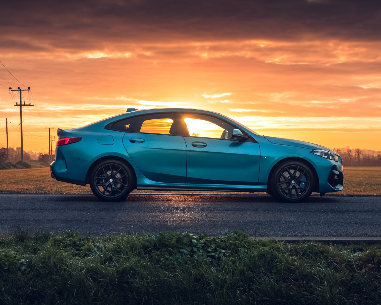 Автомобиль BMW 218i Gran Coupe M Sport 2020 года цвета аквамарин 