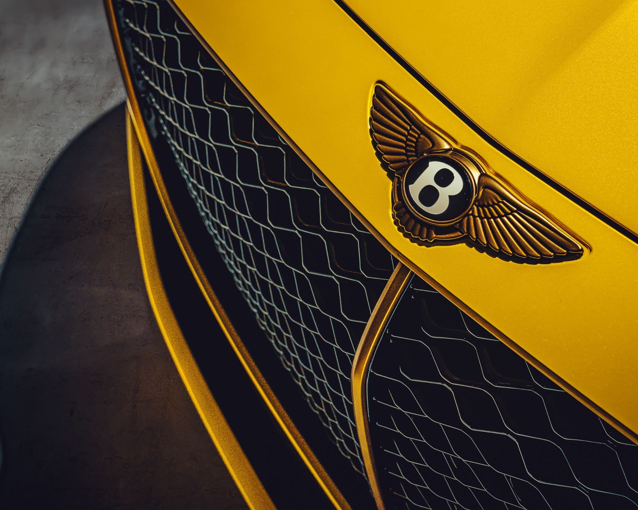 Значок желтого автомобиля Bentley Mulliner Bacalar 2020 года