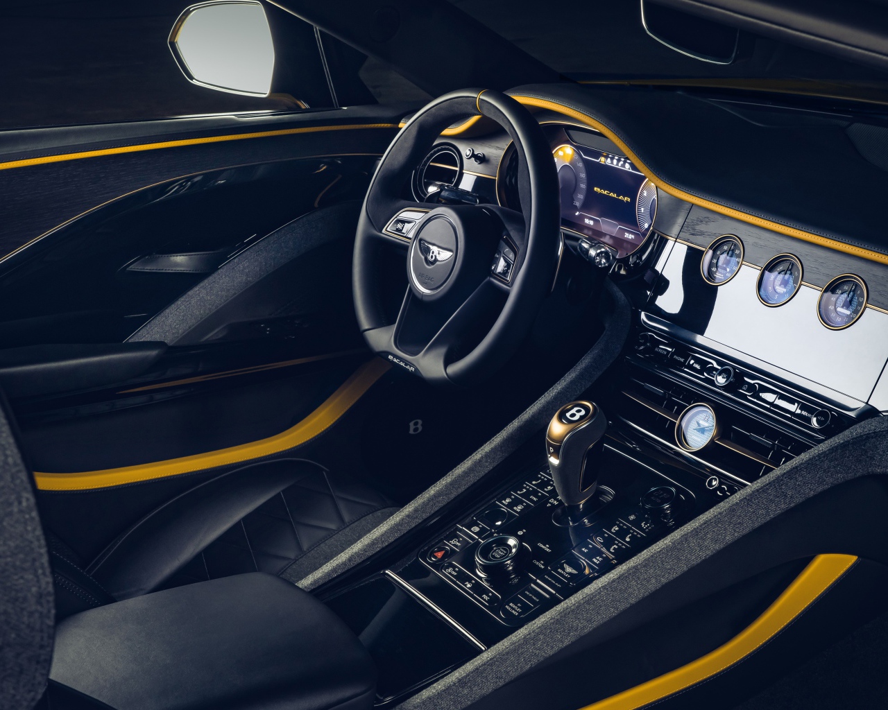Дорогой черный салон автомобиля Bentley Mulliner Bacalar 2020 года 