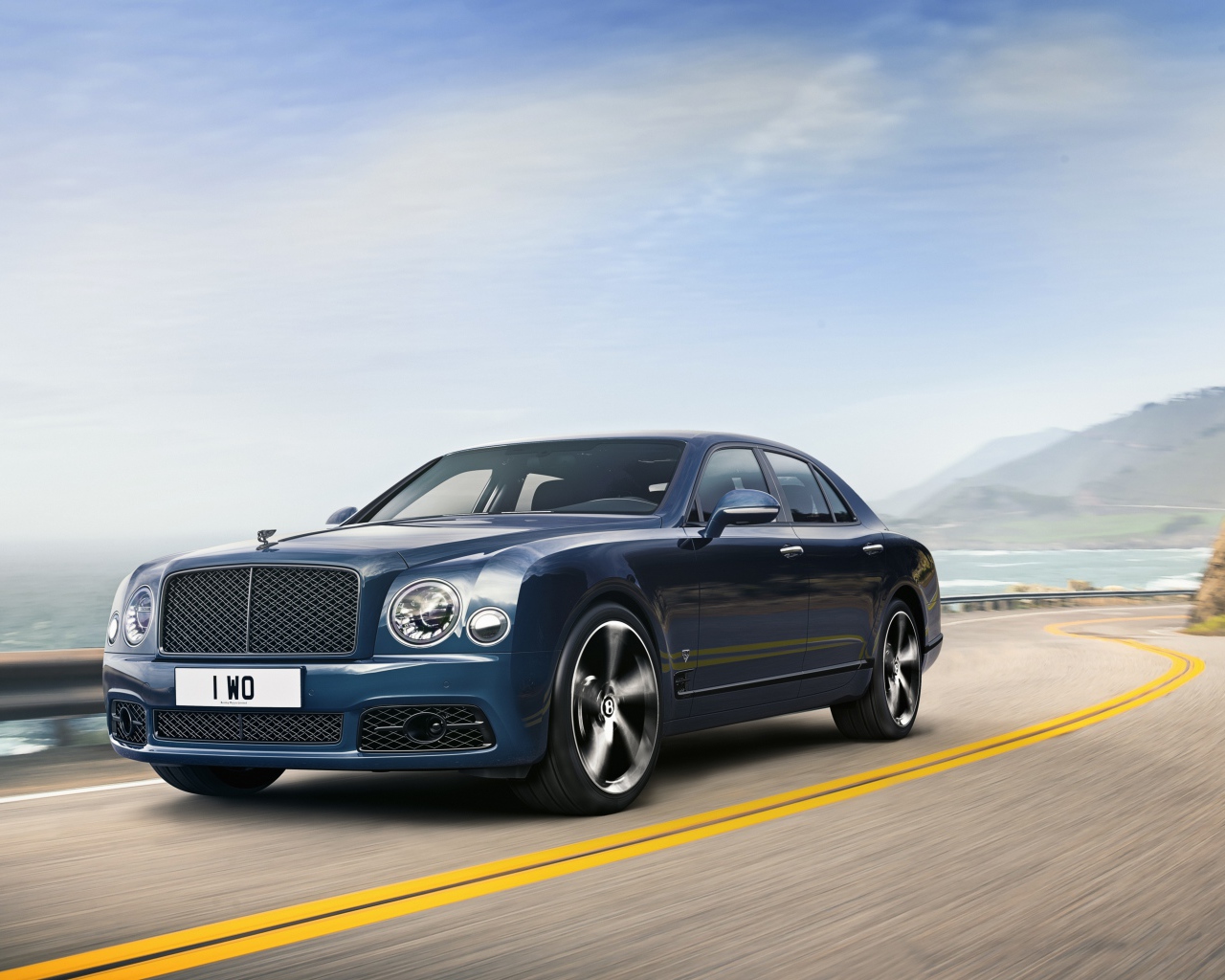 Стильный дорогой автомобиль Bentley Mulsanne Edition By Mulliner 2020 года 