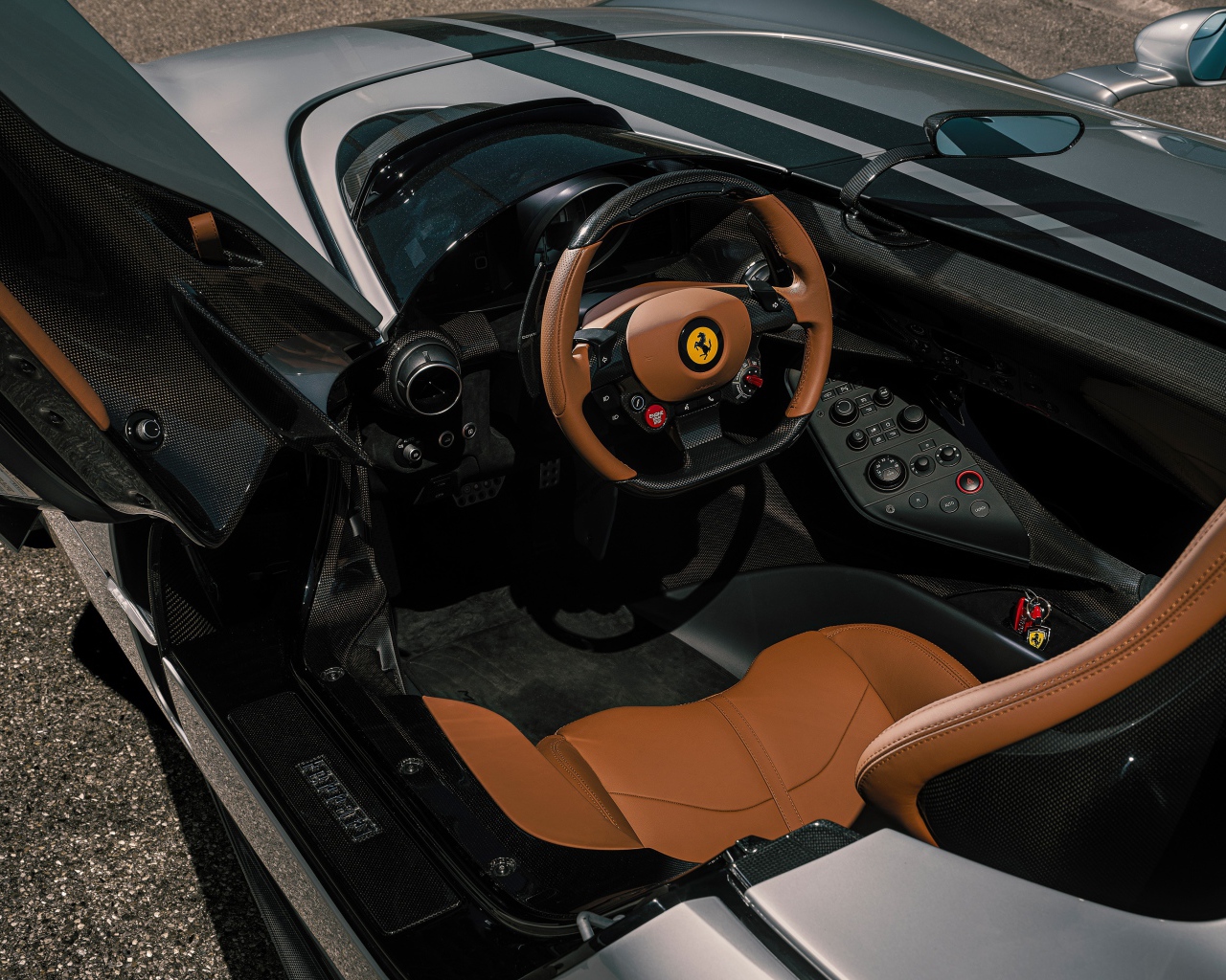 Салон автомобиля Ferrari Monza SP1 2020 года 