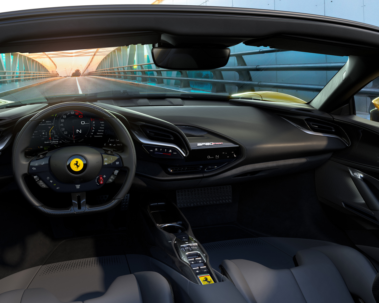 Черный салон автомобиля Ferrari SF90 Spider 2021 года