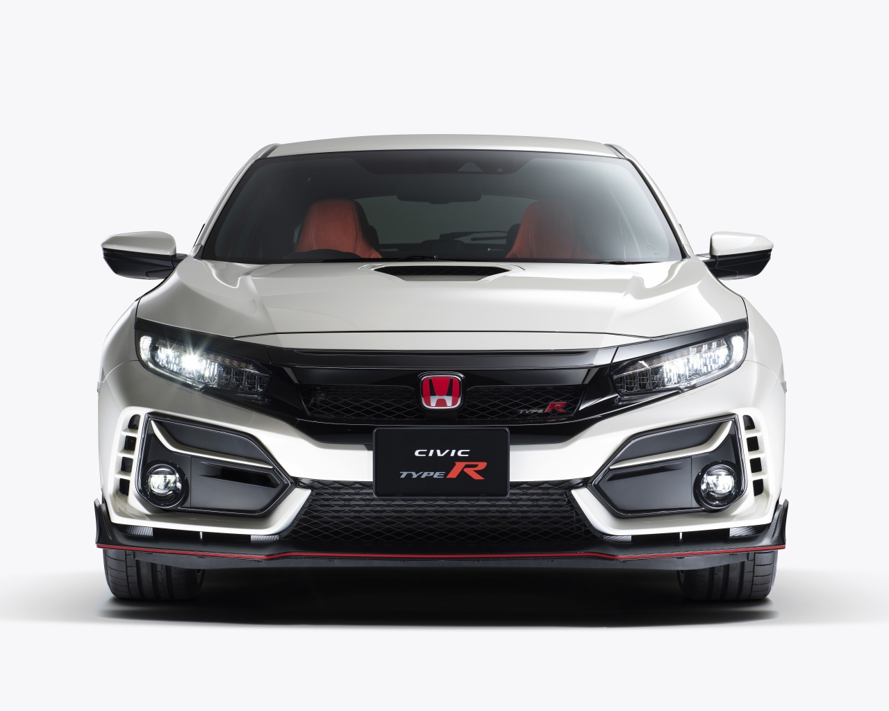 Автомобиль Honda Civic Type R 2020 года вид спереди