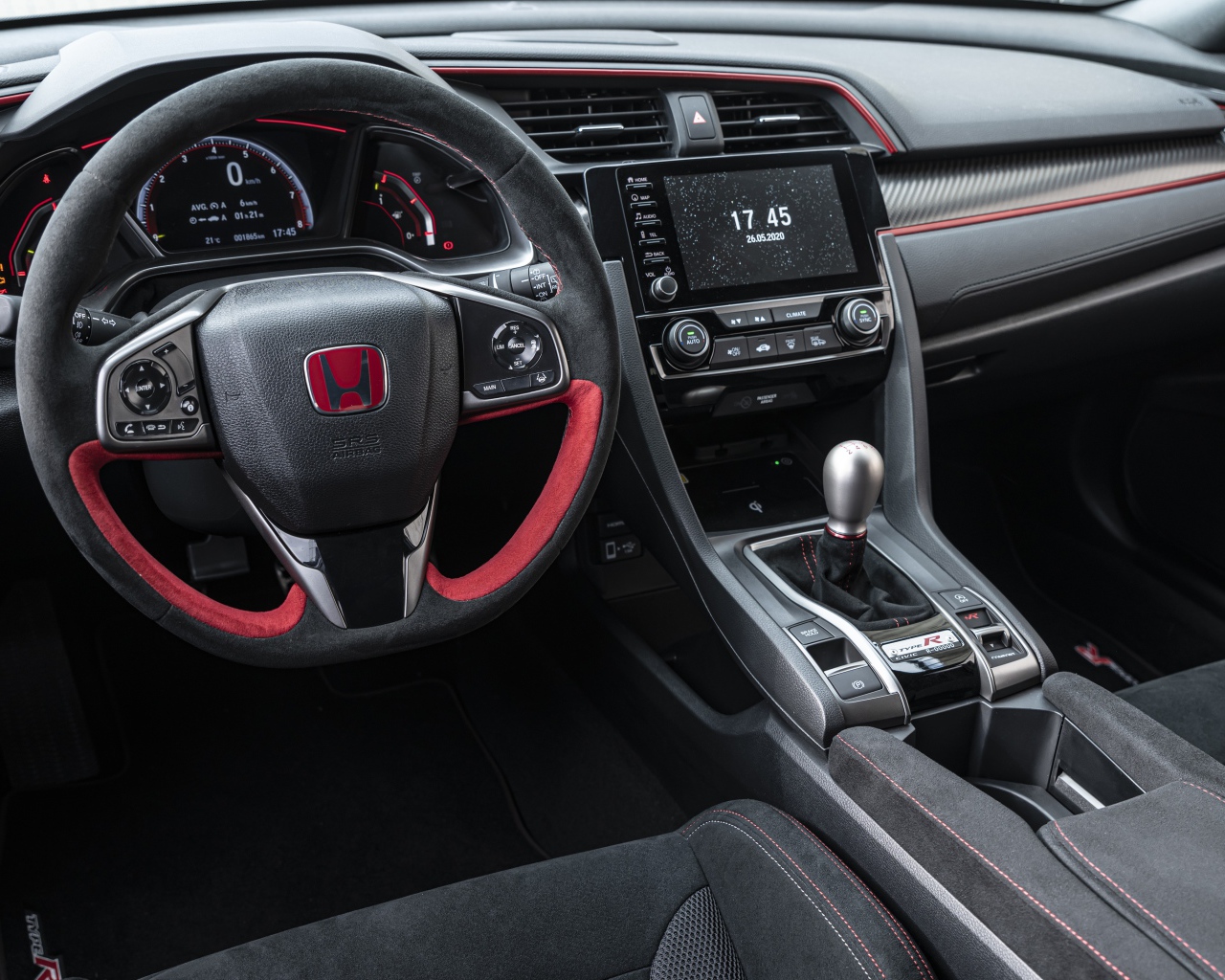 Черный кожаный салон автомобиля Honda Civic Type R Sport Line