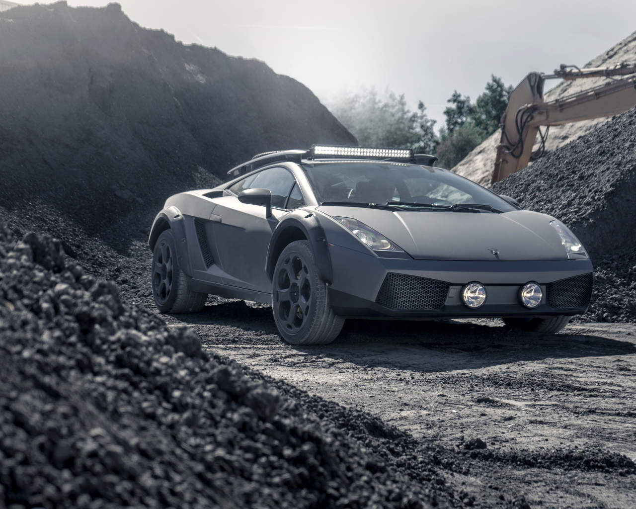 Автомобиль Lamborghini Gallardo Offroad 2019 года в карьере
