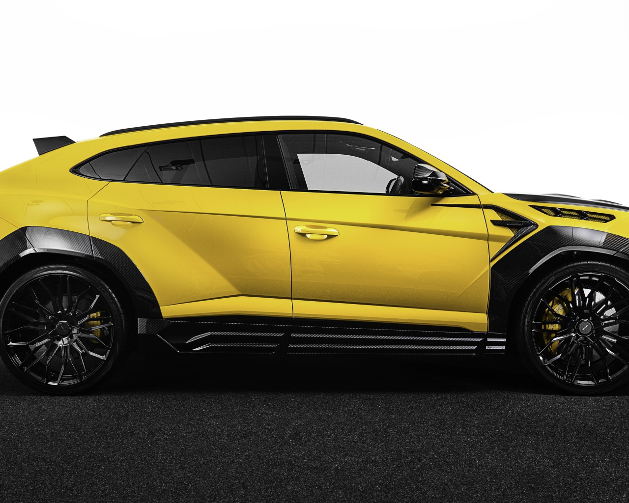 Автомобиль  Lamborghini Keyrus 2020 года вид сбоку