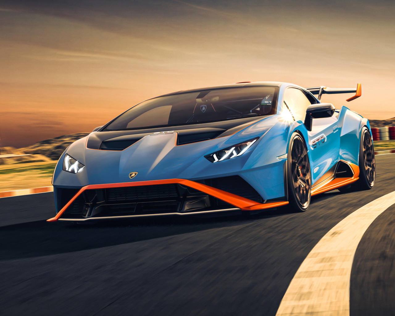 Автомобиль Lamborghini Huracán STO 2021 года на трассе