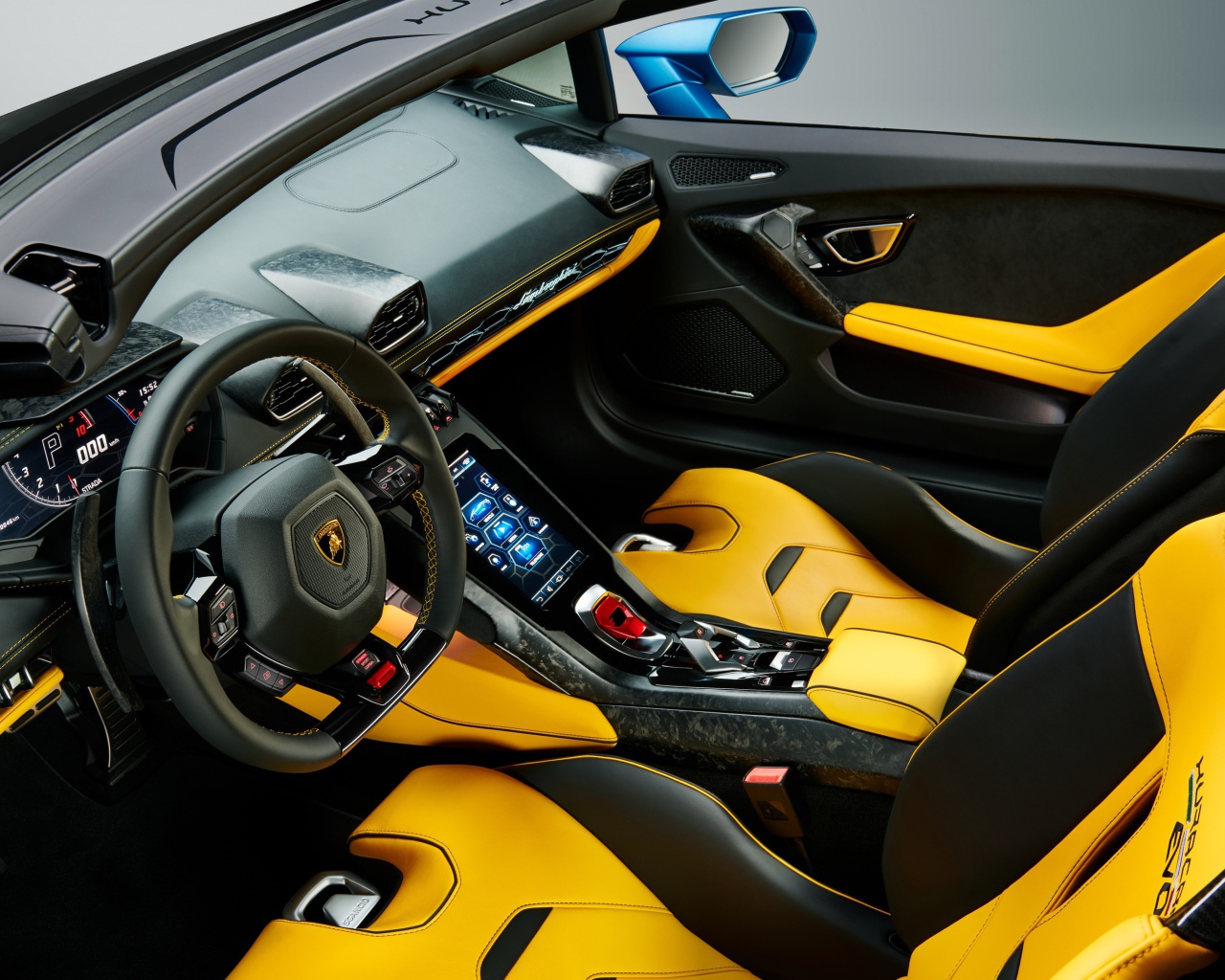 Дорогой салон автомобиля Lamborghini Huracan EVO RWD Spyder 2020 года