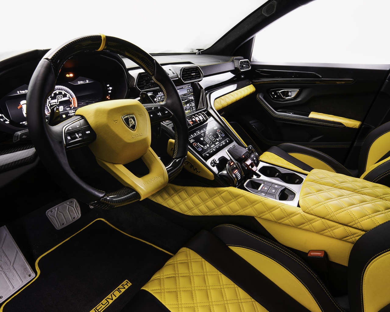 Кожаный салон автомобиля Lamborghini Keyrus 2020 года