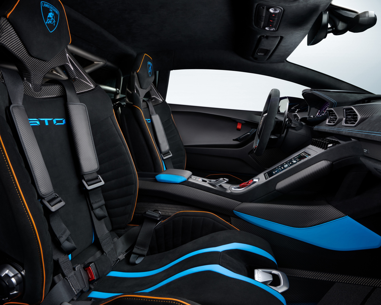 Кресла в автомобиле Lamborghini Huracán STO 2021 года