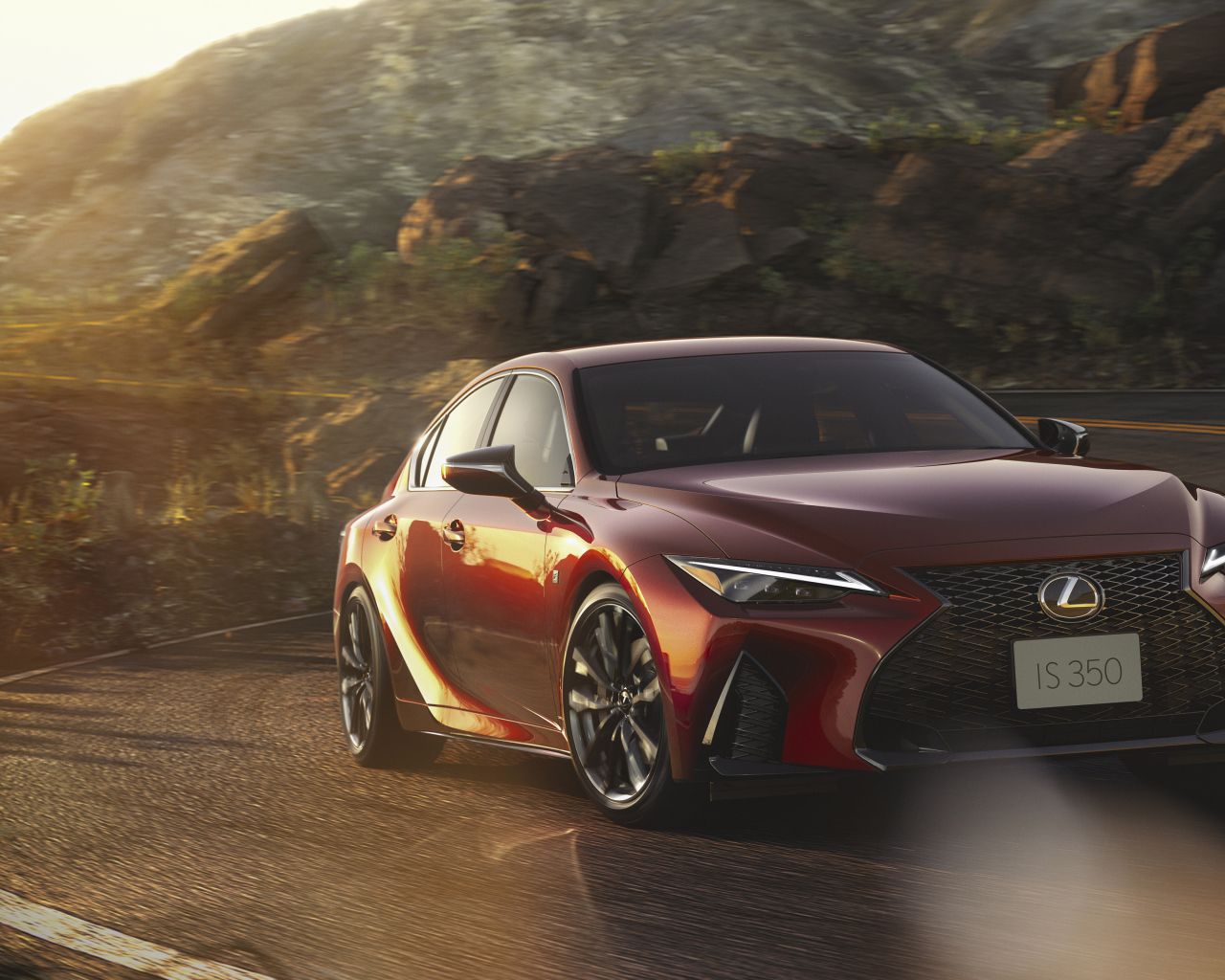 Красный автомобиль Lexus IS 350 F SPORT 2021 года в горах