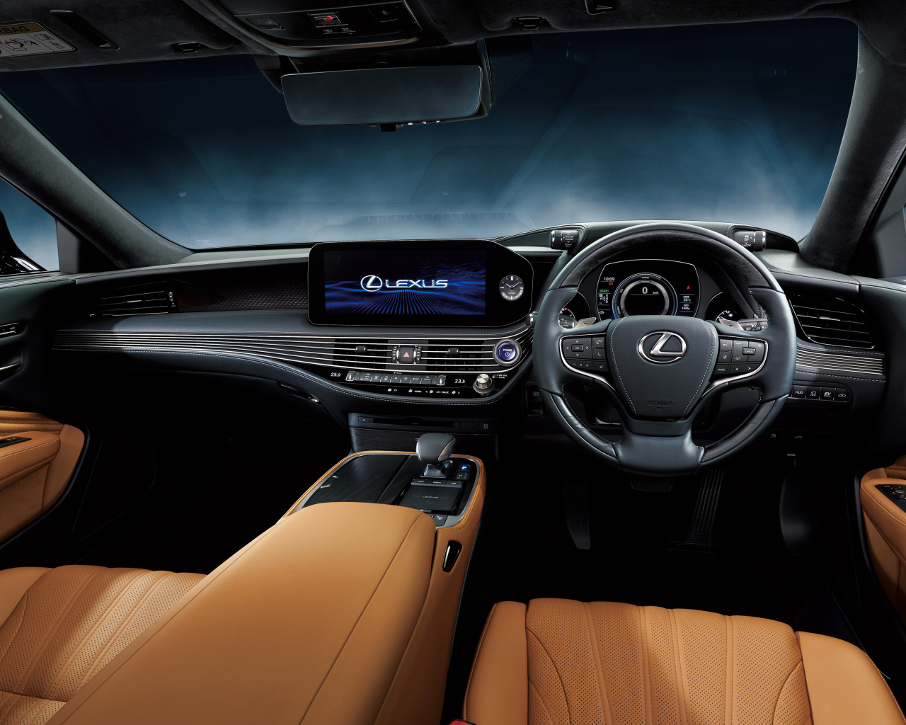 Салон автомобиля Lexus LS 500h 2021 года