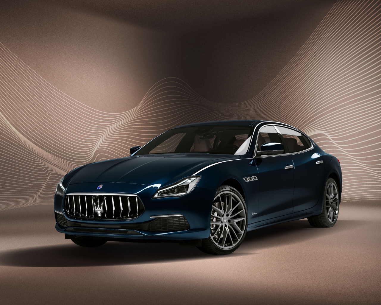 Дорогой автомобиль Maserati Quattroporte GranLusso Royale 2020 года 