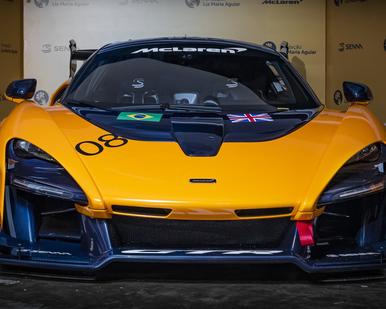 Спортивный автомобиль McLaren GTR 2020 года