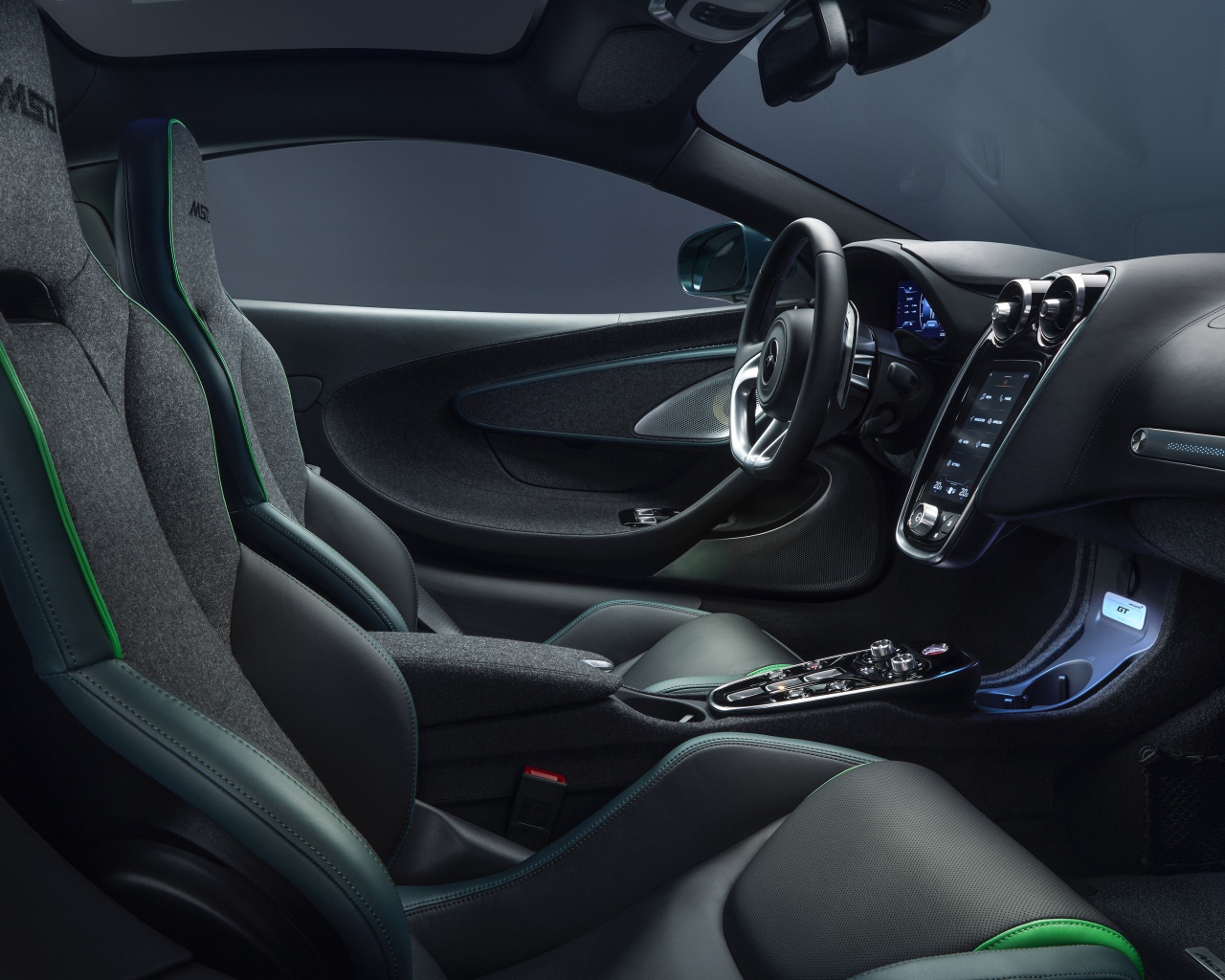 Салон автомобиля McLaren GT Verdant Theme By MSO 2020 года