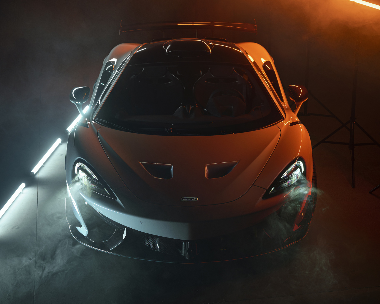 Автомобиль McLaren 620R,  2021 года вид сверху