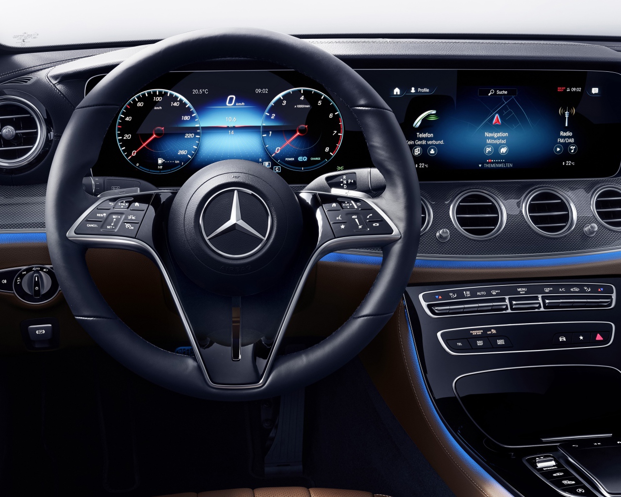Салон автомобиля Mercedes-Benz E-Klasse 2020 года 